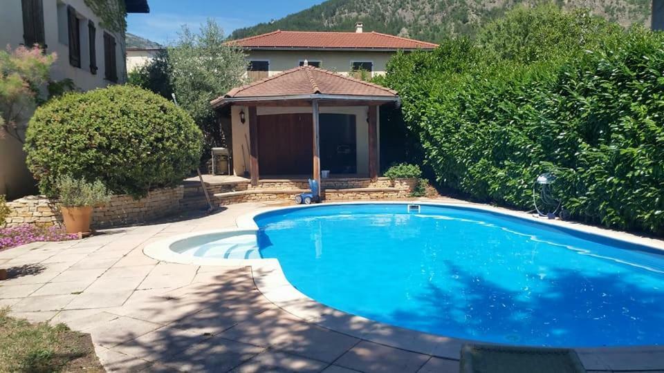 Espinasses Au Paradis Des Grillons מראה חיצוני תמונה